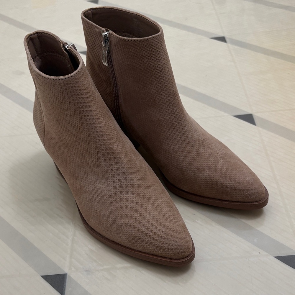 Michael by Michael Shannon.  Elegant Tan Ankle Boots, size 7. New! NWT - Picture 3 of 10